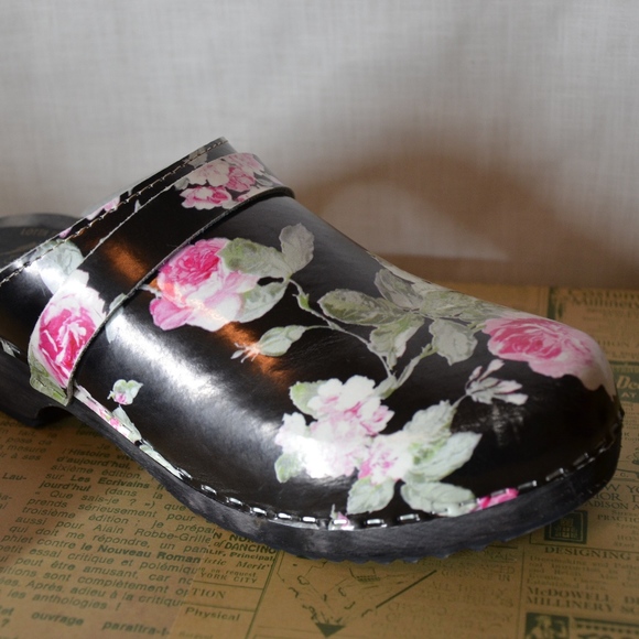 Lotta from Stockholm Women's Stylish Rose Clog - Picture 7 of 8